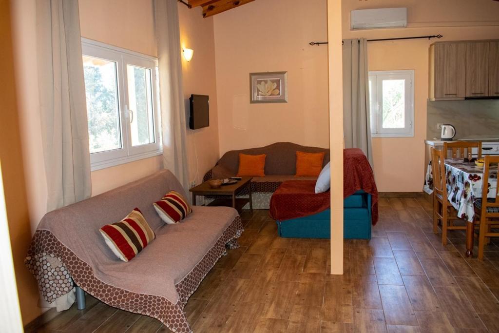 Takis & Eirini Family Apartments Perama  Eksteriør billede