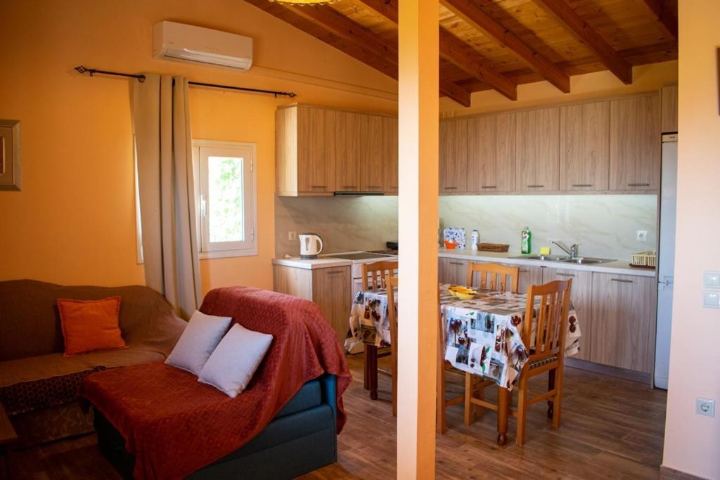 Takis & Eirini Family Apartments Perama  Eksteriør billede