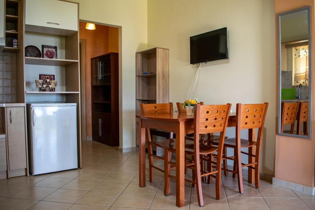 Takis & Eirini Family Apartments Perama  Eksteriør billede