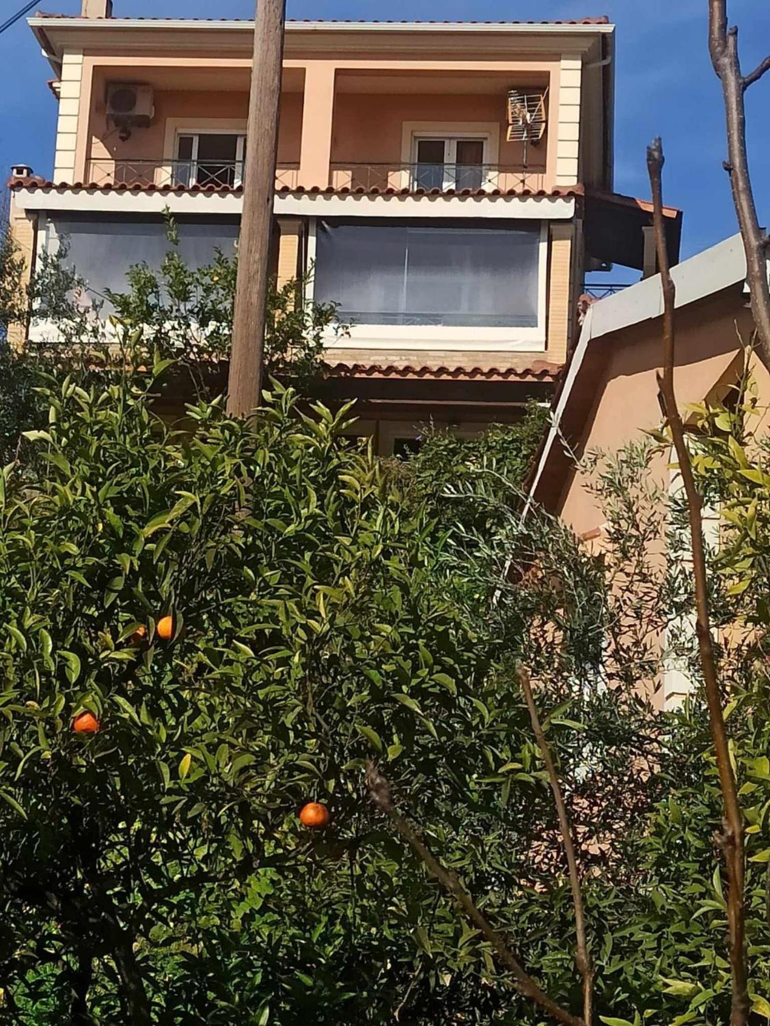 Takis & Eirini Family Apartments Perama  Eksteriør billede